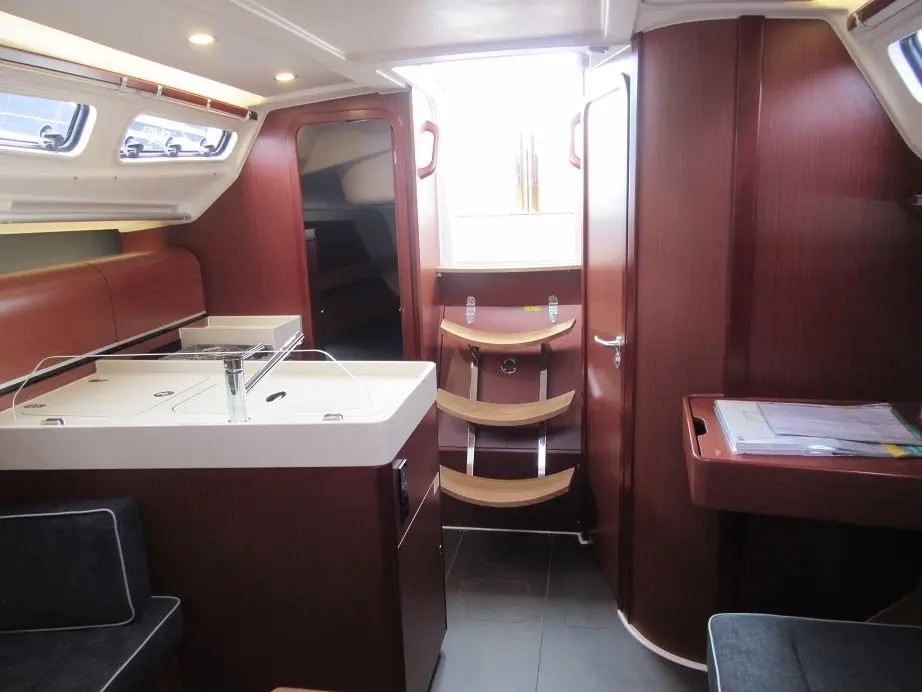 Seventeen, Interior image