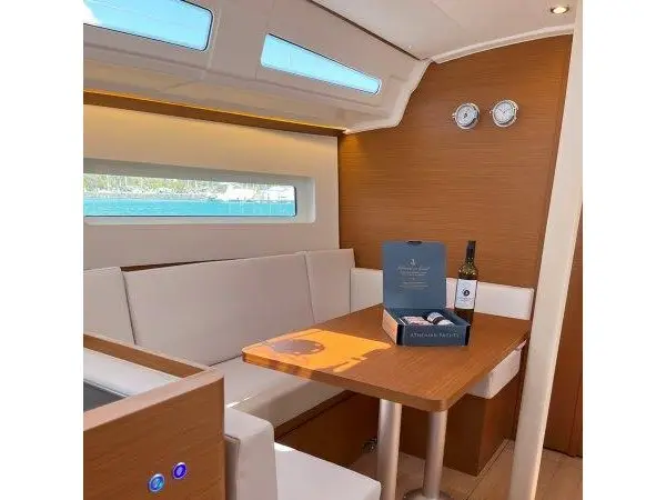 ETHRA, Interior image
