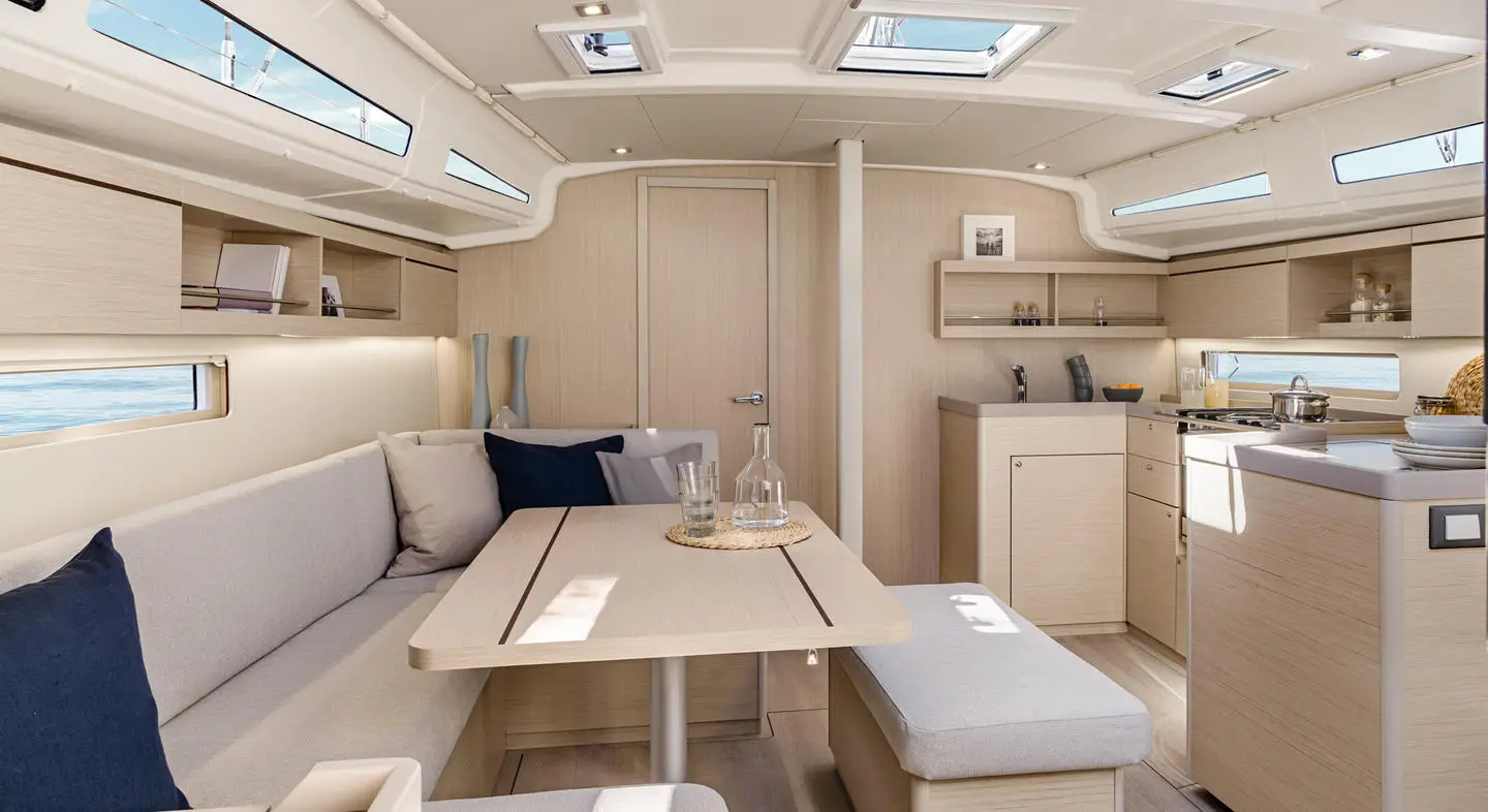 Fearless D, Interior image