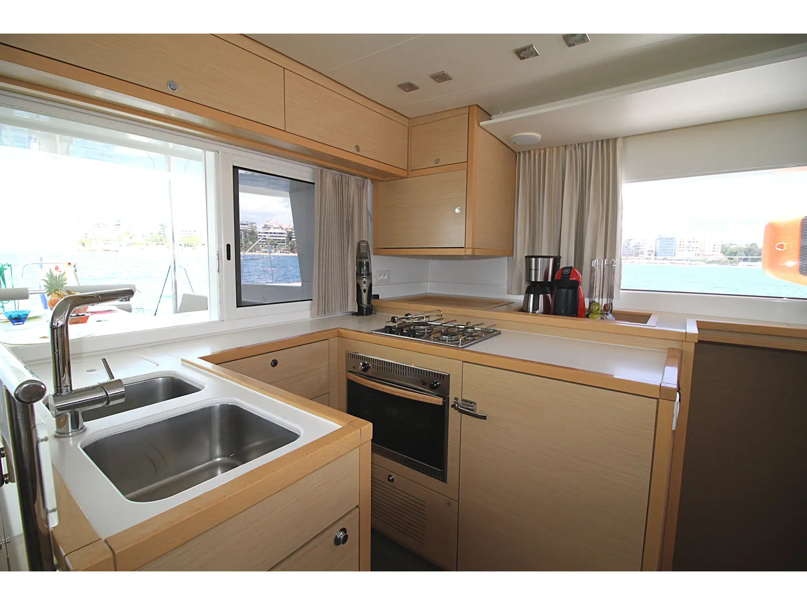 Poker Face - (A/C - Generator - Refit 2021), Interior image