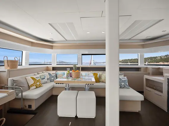 TIGA GRANDE, Interior image