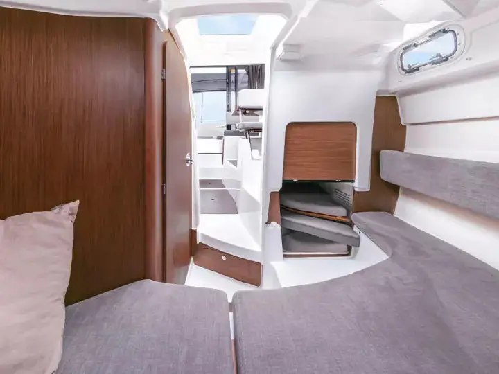 Antares, Interior image