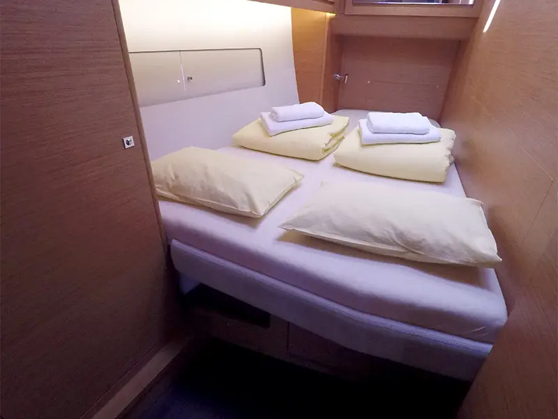 Ljubov, Dufour 470