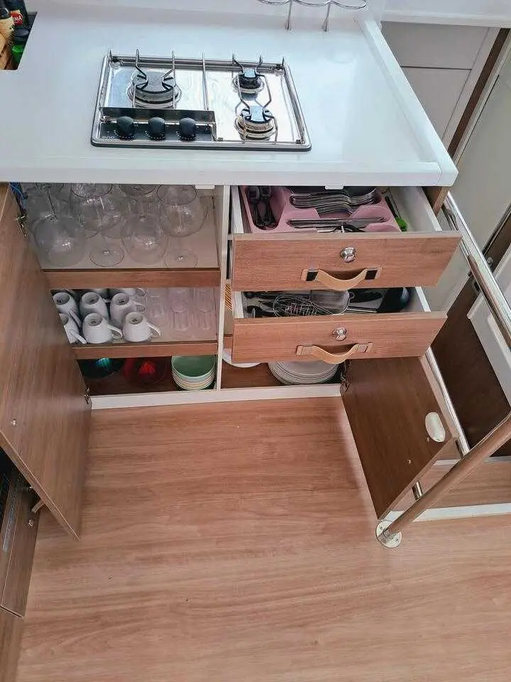 Cancelli del Cielo, Stove/Storage Drawers