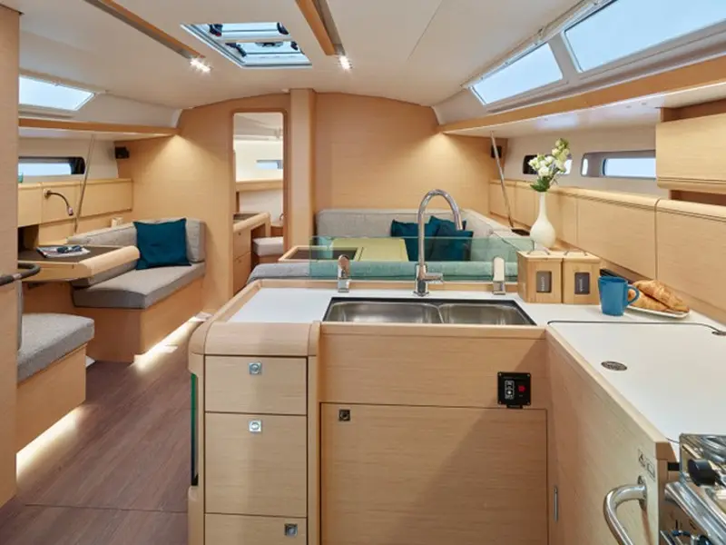 Canne Bleue, Interior image