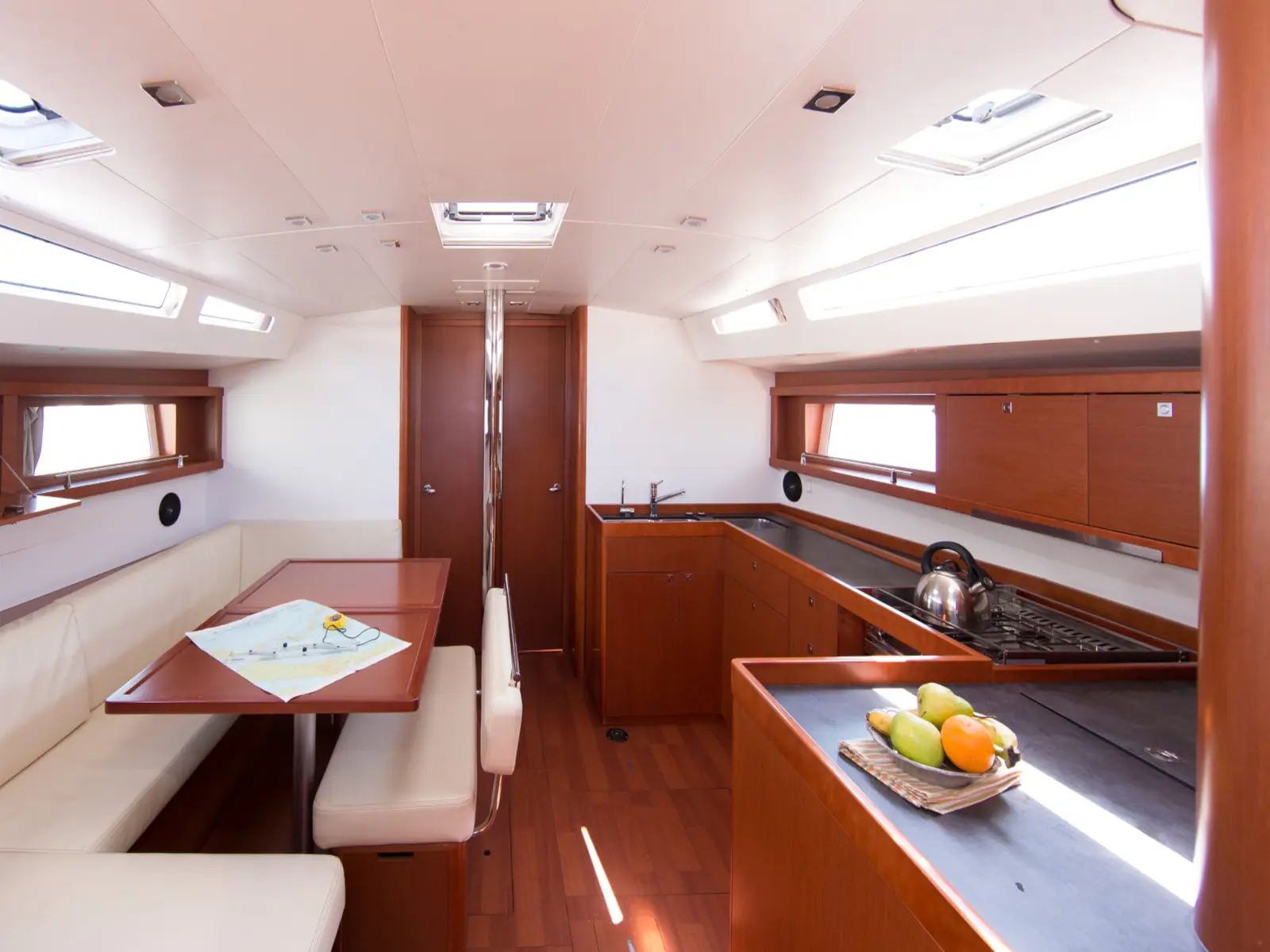 INVICTUS, Interior image