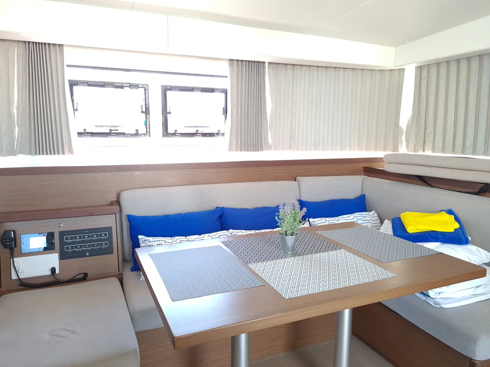SAILING POINT, Interior image