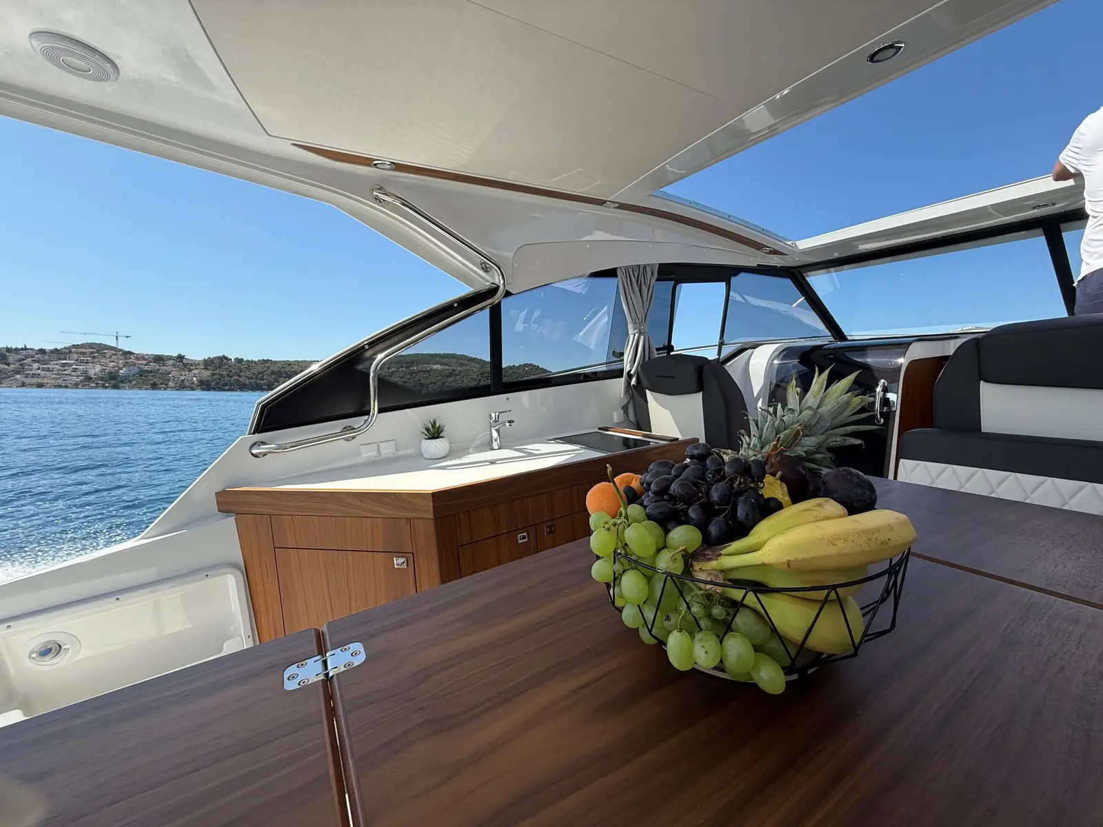 ORIONIS II, Interior image