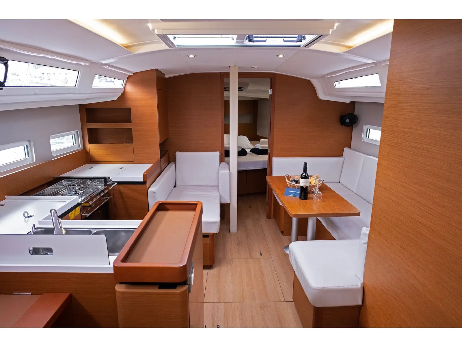 Sky Kiss, Interior image