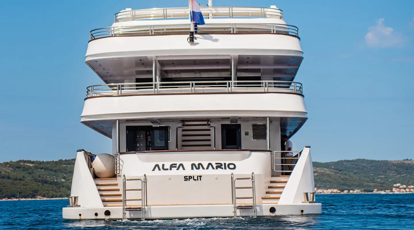 Alfa Mario, photograph 12