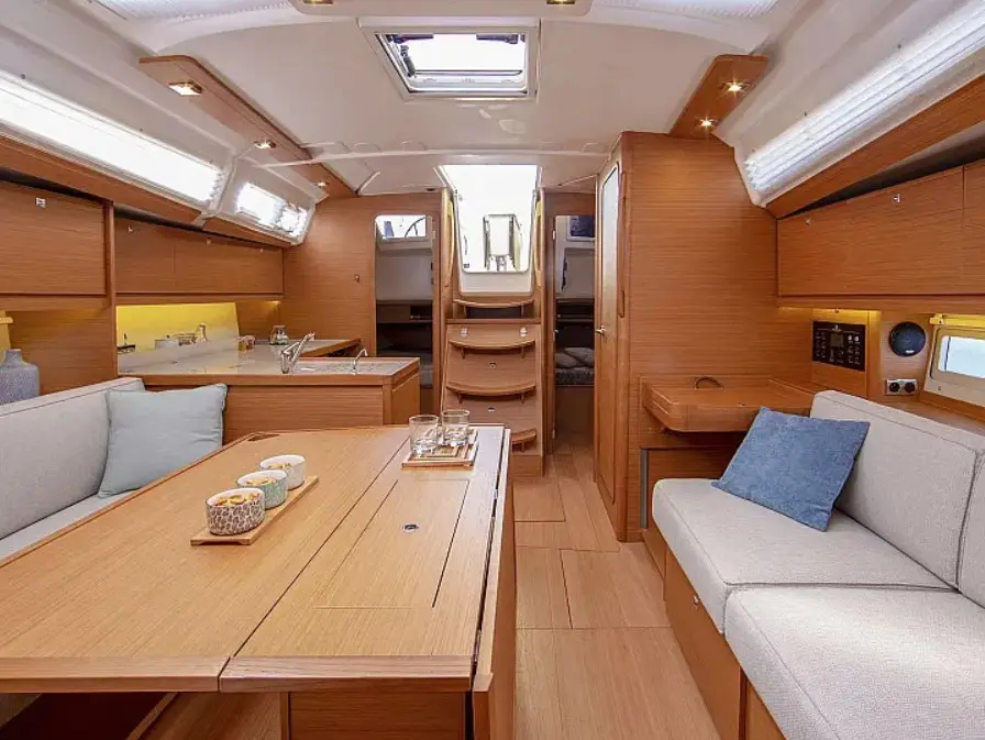 ΙΝΟ, Interior image