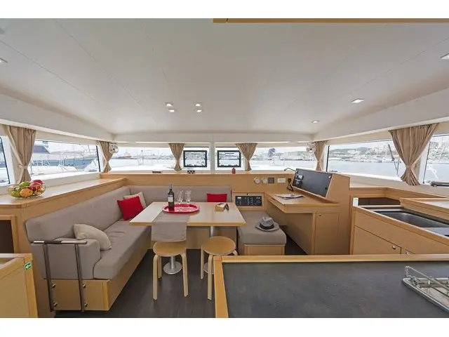 Libre, Interior image
