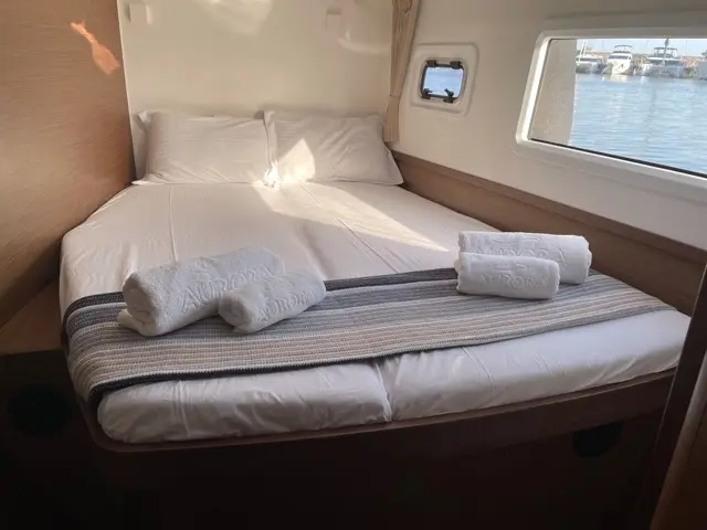 Aurora, Front cabin