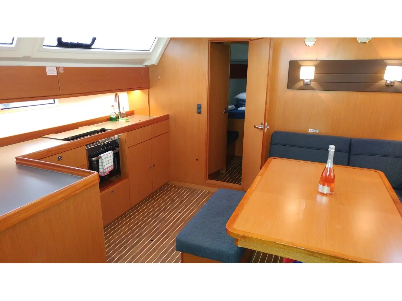 EFI, Interior image