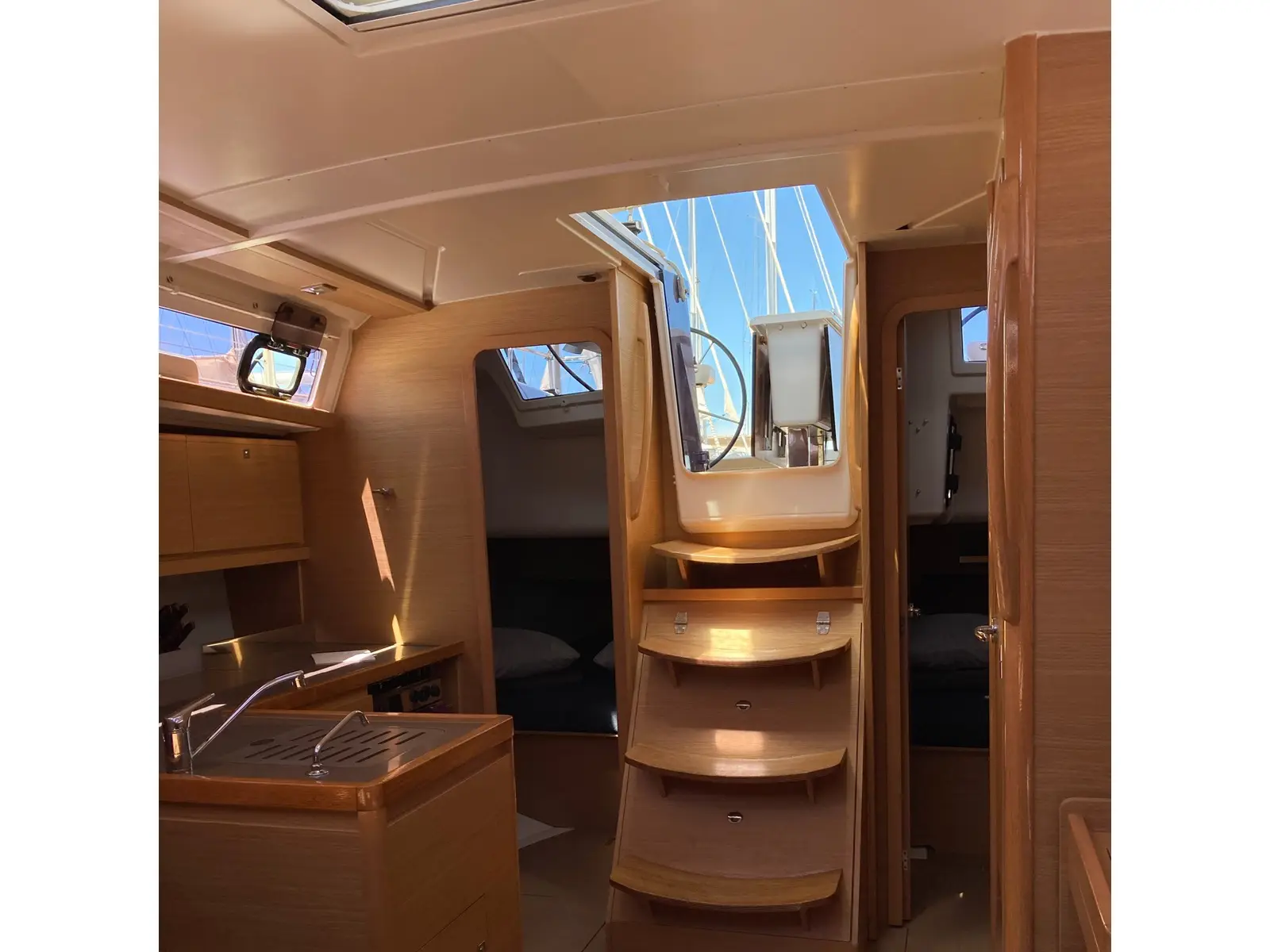 Pixie, Interior image