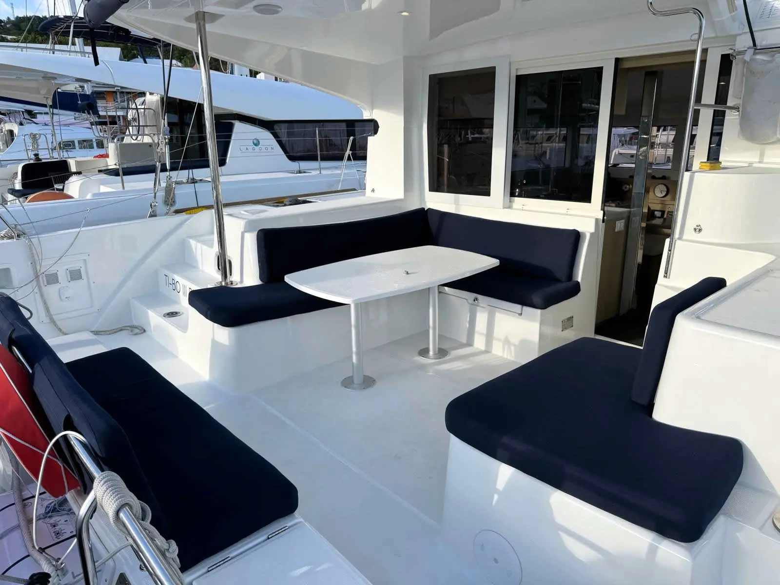 TI BO III, Interior image