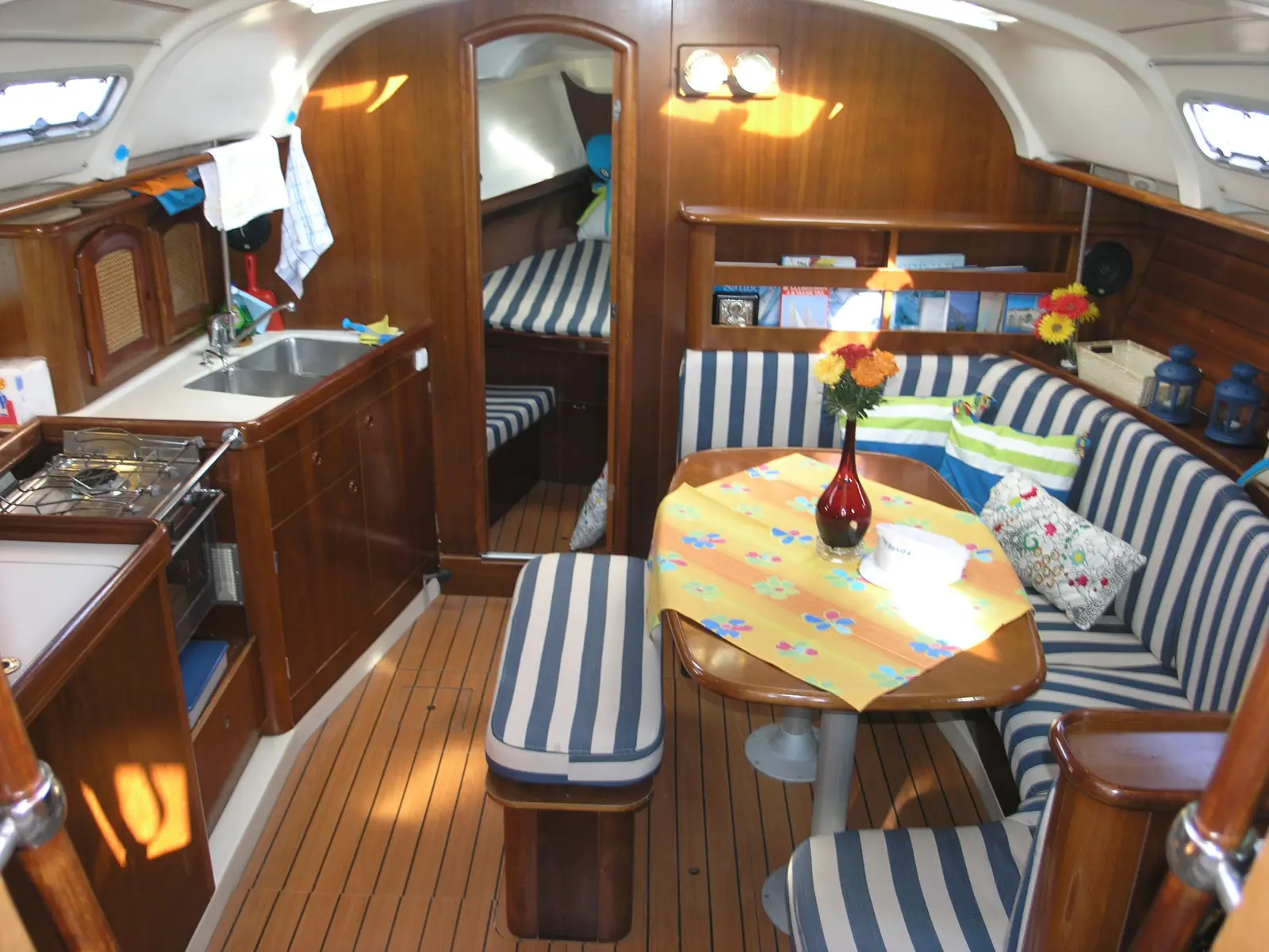 Ouranos, Interior image