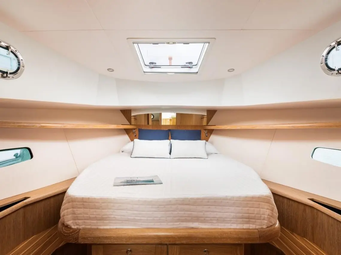 Menorquin 34 HT, Interior image