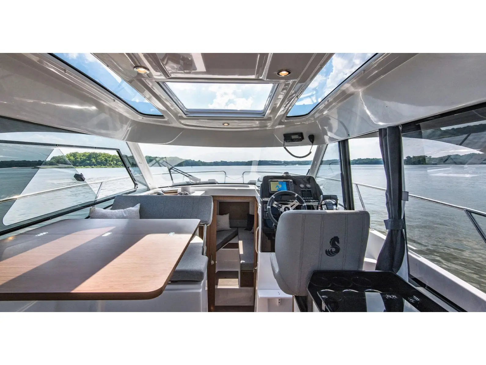 ESCAPE, Interior image