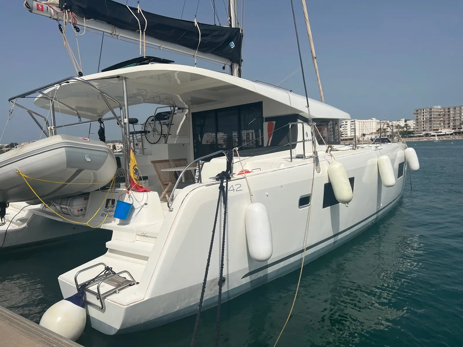 Mares, Lagoon 42