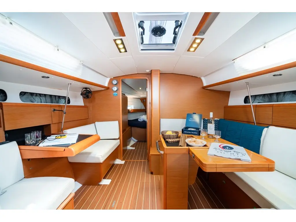 AMERSA, Interior image