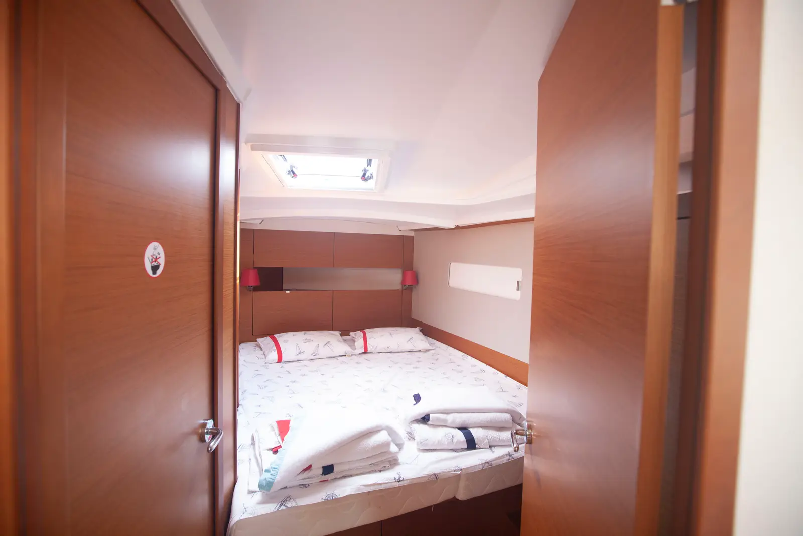 Sea Breeze, Front Cabin