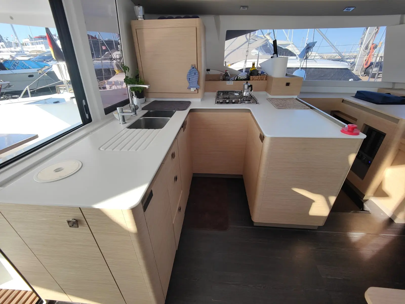 Rossa, kitchen