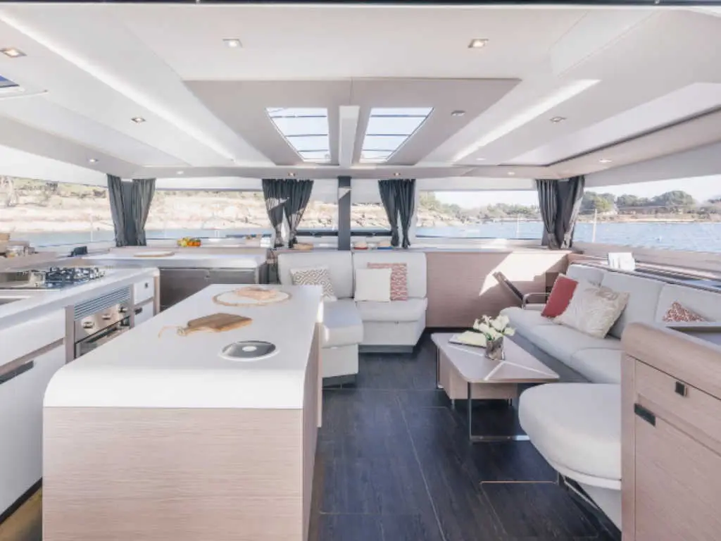 Octantis, Interior image