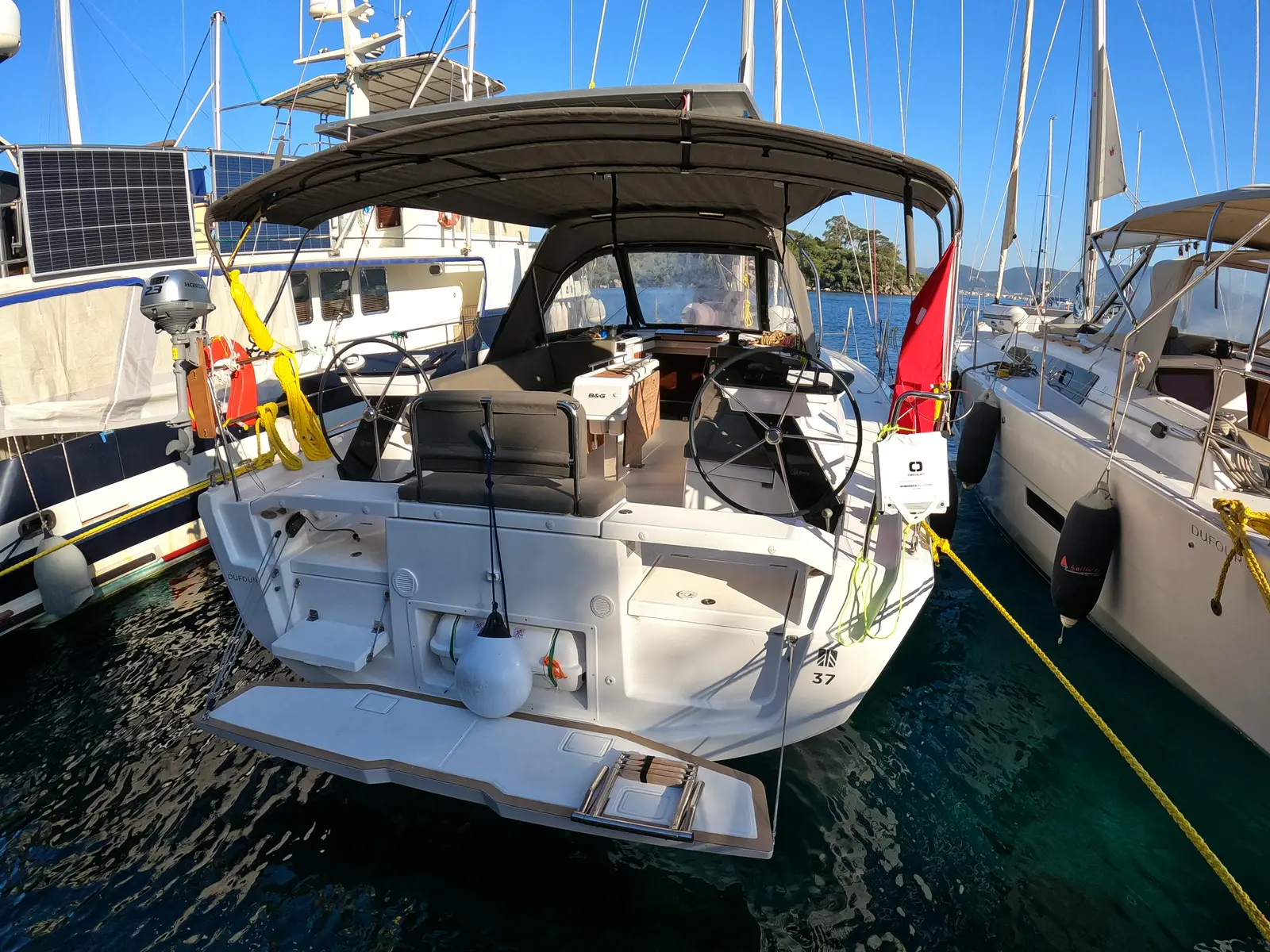 Momo, Dufour 37
