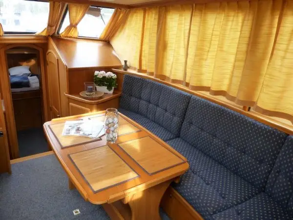 2501, Interior image