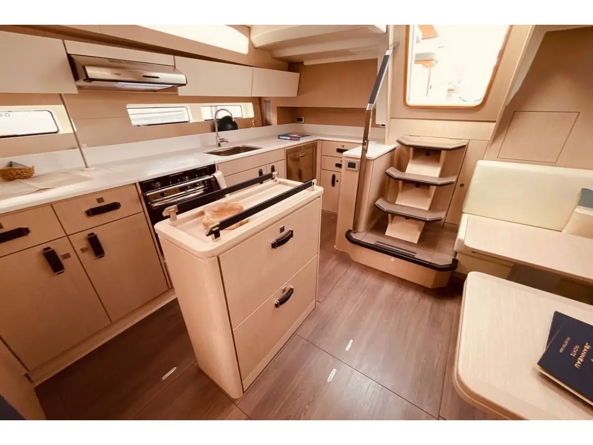Marina, Interior image