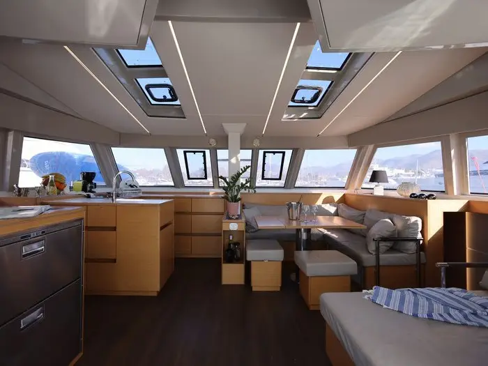 Sithonia, Interior image
