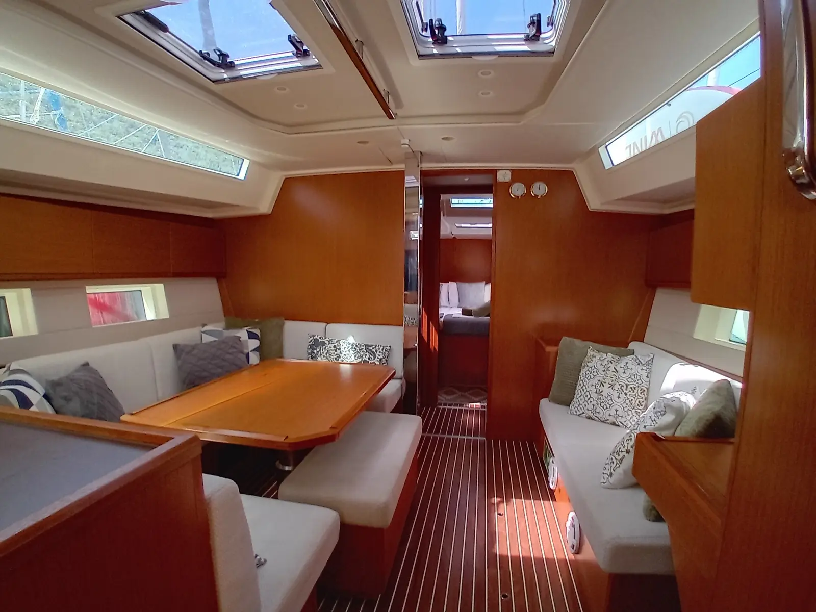 ARTEMIS, Interior image