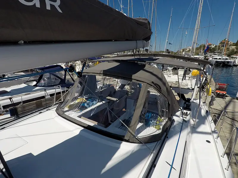 Dama, Dufour 44
