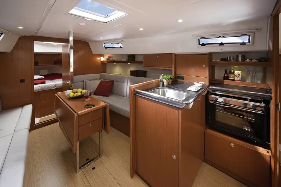 Linnea, Interior image