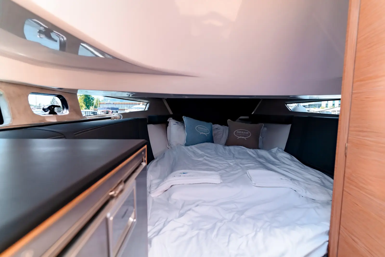 Comfort, Interior image