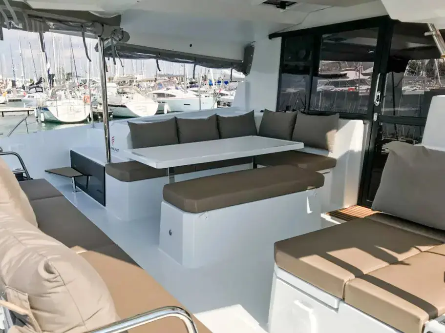 Wave, Interior image
