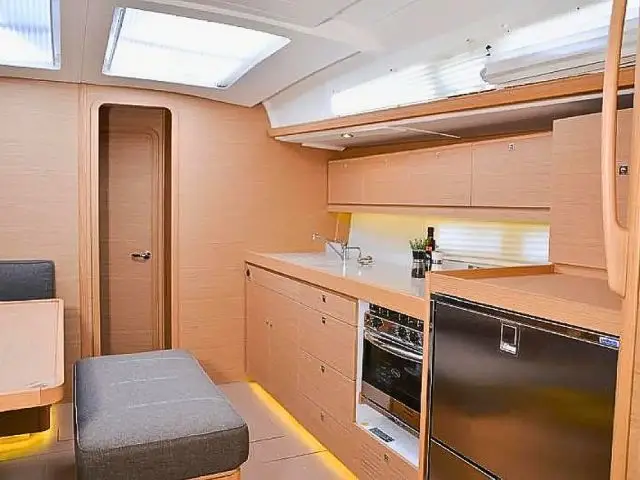 D460-18A, Interior image