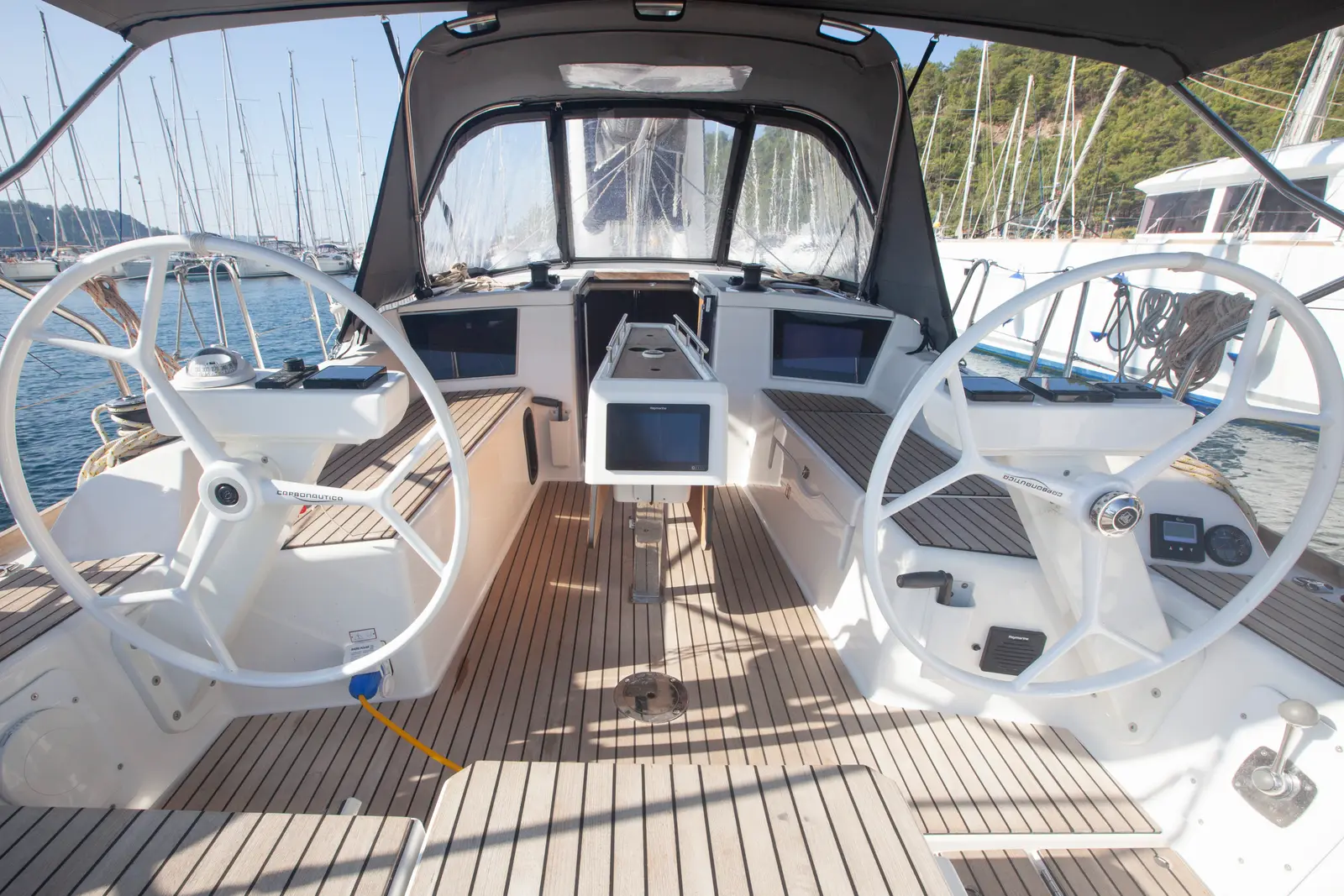 Nautilus, Cockpit