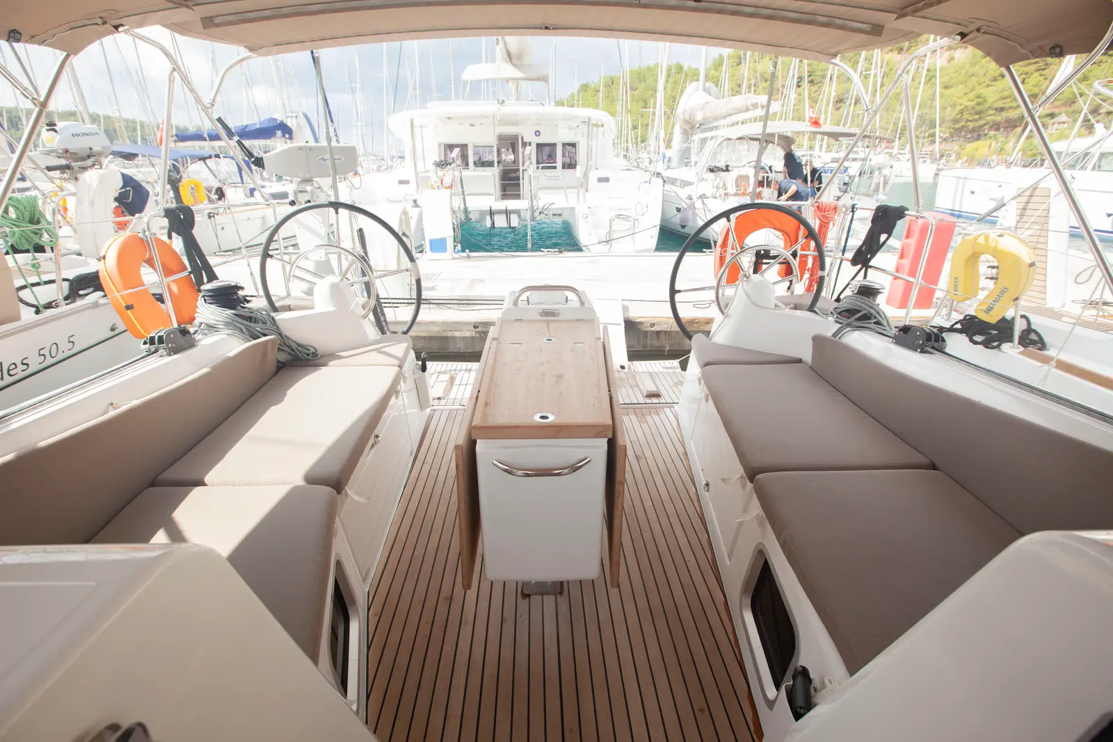 Sea Breeze, Cockpit
