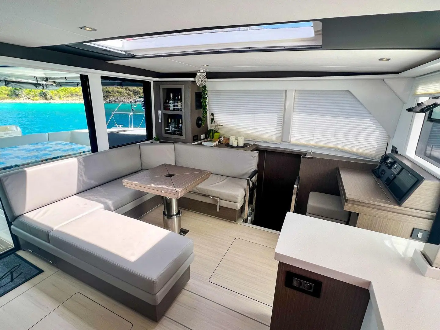 Oryx, Interior image