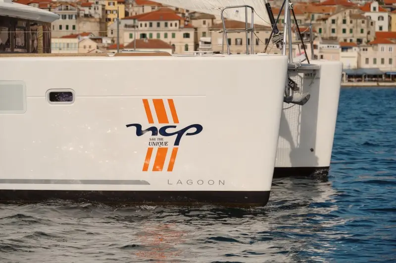 Zuzo 2, Lagoon 450