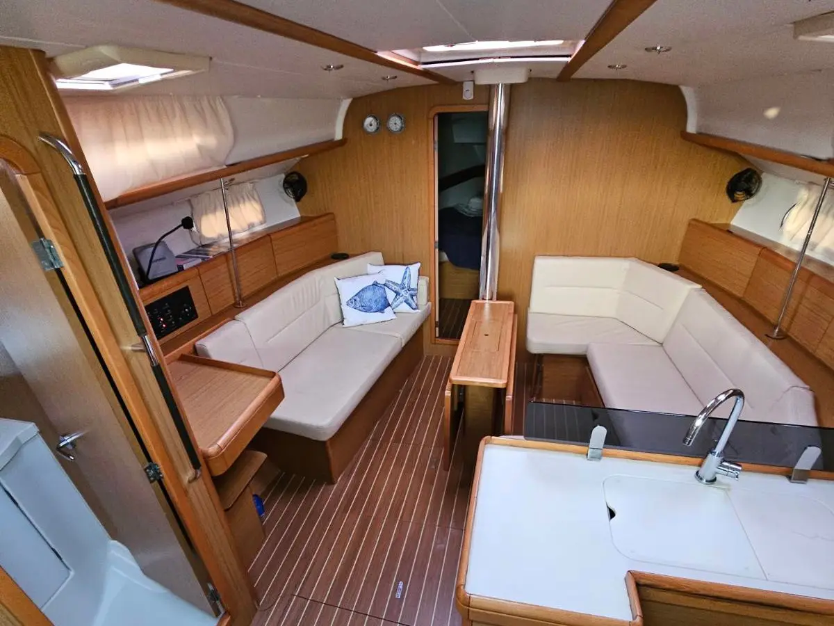 Comfort, Interior image