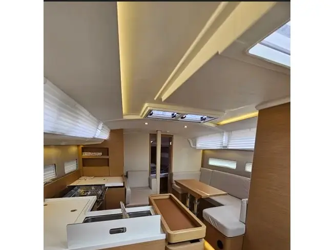 Ohana, Interior image