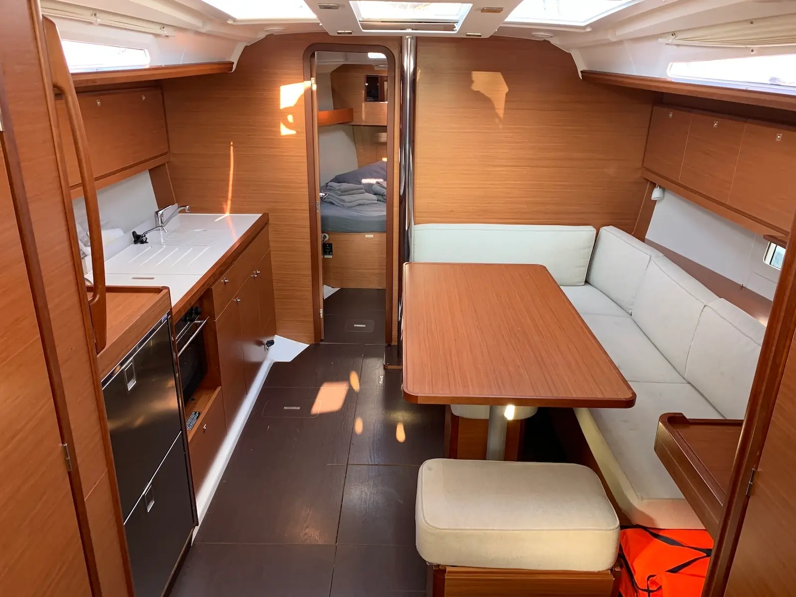 Barracuda, Interior image