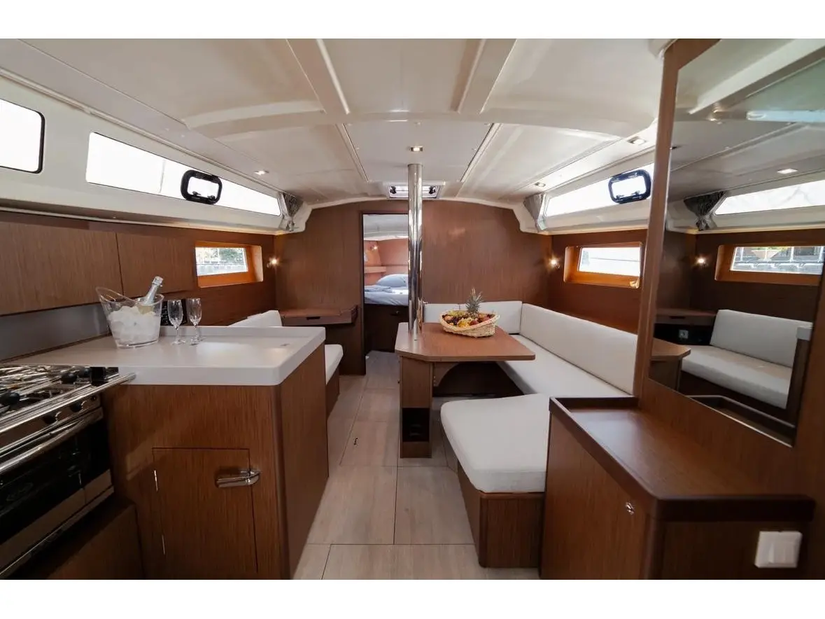 Sail Orion, Interior image