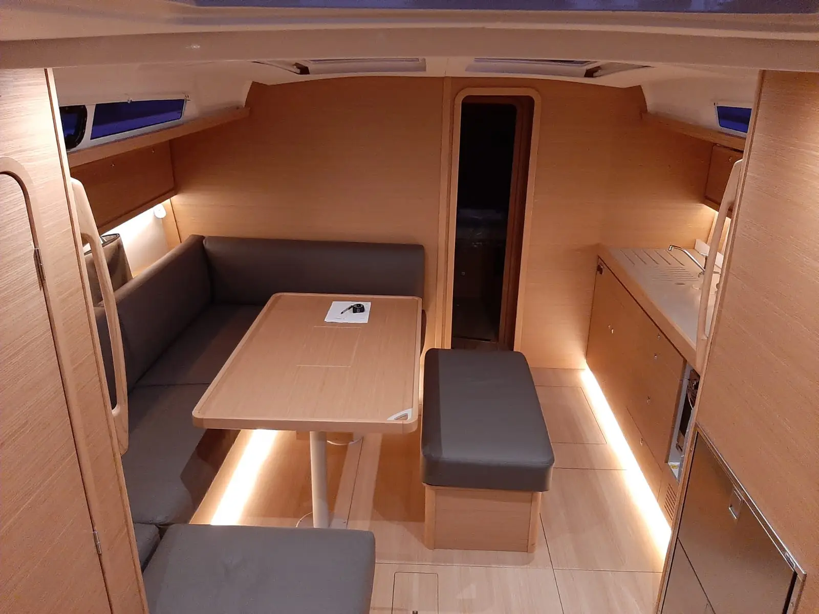 Nishane, Interior image