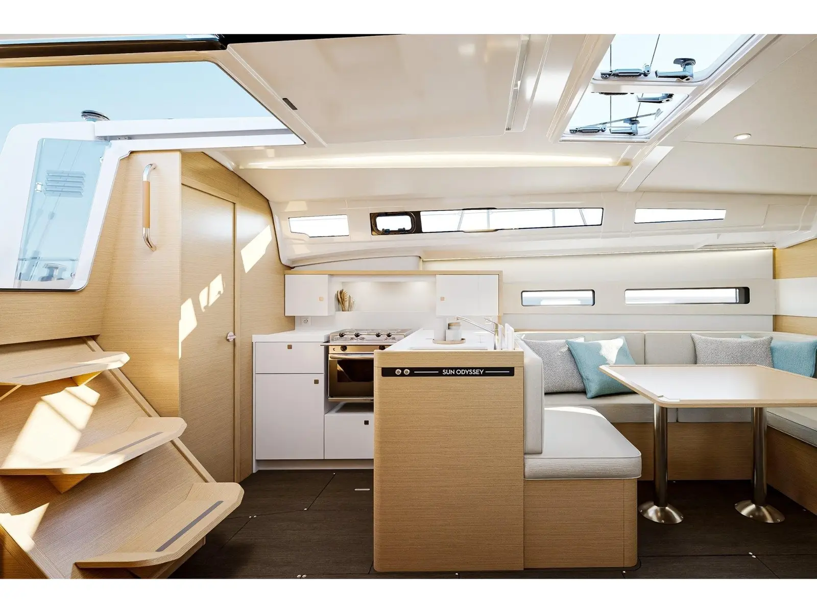 TIZON, Interior image