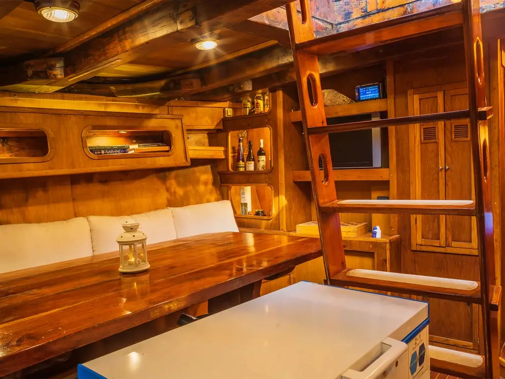 Ionian Spirit, Interior image
