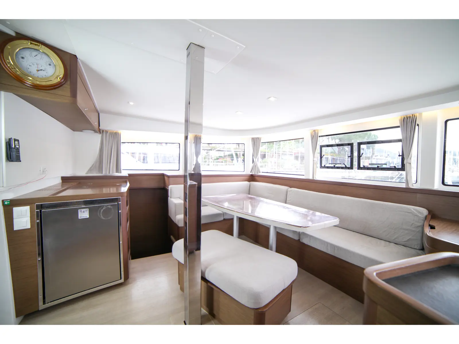 Sail Adasu, Interior image